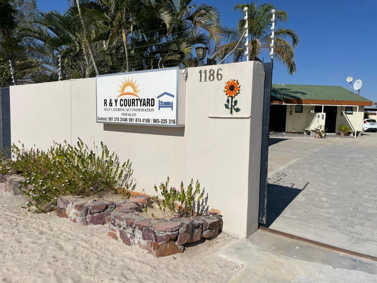Ry Courtyard Hotel Oshakati Bagian luar foto