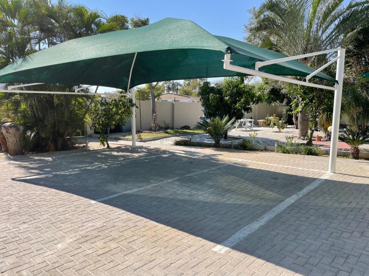 Ry Courtyard Hotel Oshakati Bagian luar foto