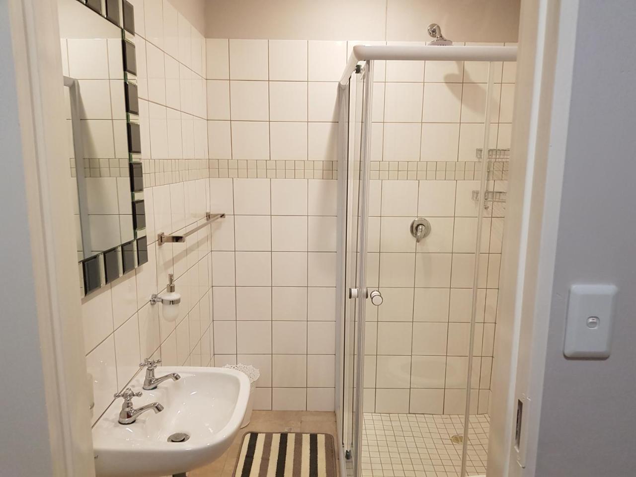 Ry Courtyard Hotel Oshakati Bagian luar foto