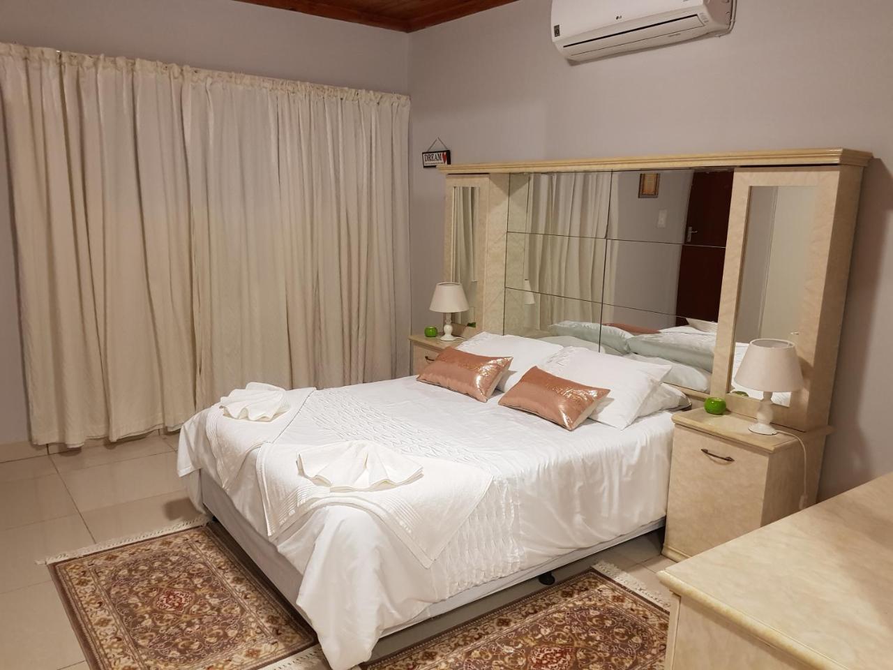 Ry Courtyard Hotel Oshakati Bagian luar foto